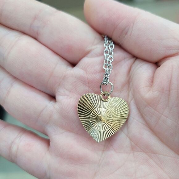 Brand New Hello Kitty Red Heart Silver Necklace - Picture 2 of 5